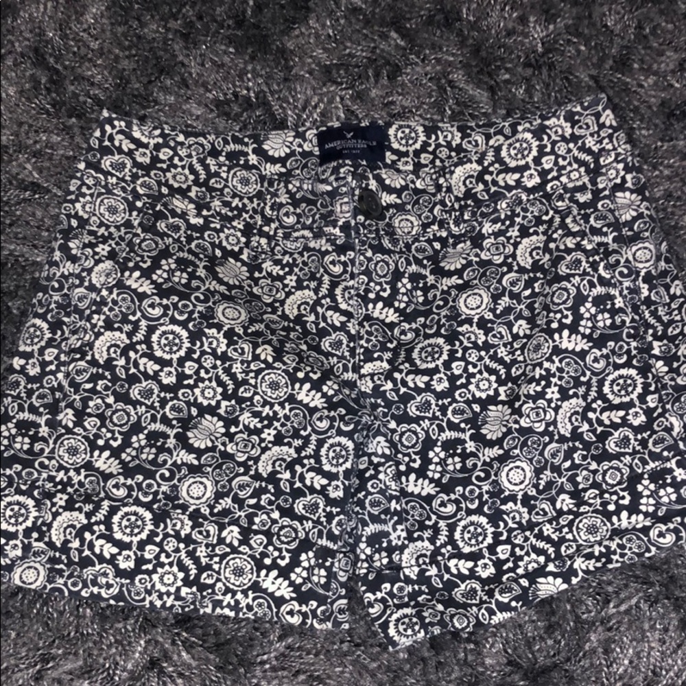 American Eagle Midi Chino Style Shorts size 0